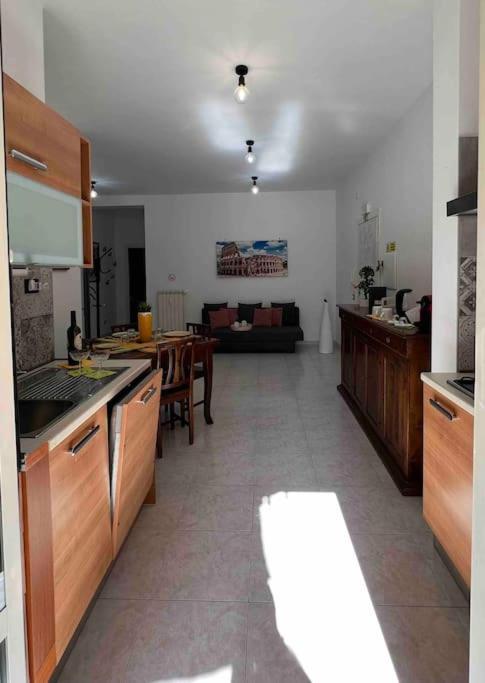 3 Fermate Dal Colosseo - Casa Vacanze Elena - 50 M Da Metro Garbatella Rome Luaran gambar