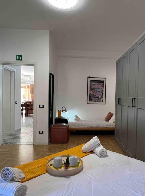 3 Fermate Dal Colosseo - Casa Vacanze Elena - 50 M Da Metro Garbatella Rome Luaran gambar