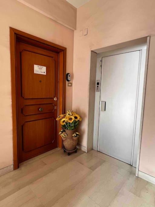 3 Fermate Dal Colosseo - Casa Vacanze Elena - 50 M Da Metro Garbatella Rome Luaran gambar