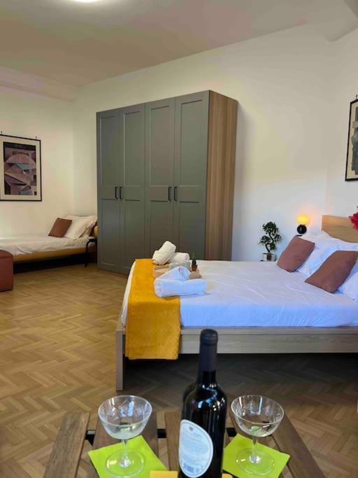 3 Fermate Dal Colosseo - Casa Vacanze Elena - 50 M Da Metro Garbatella Rome Luaran gambar