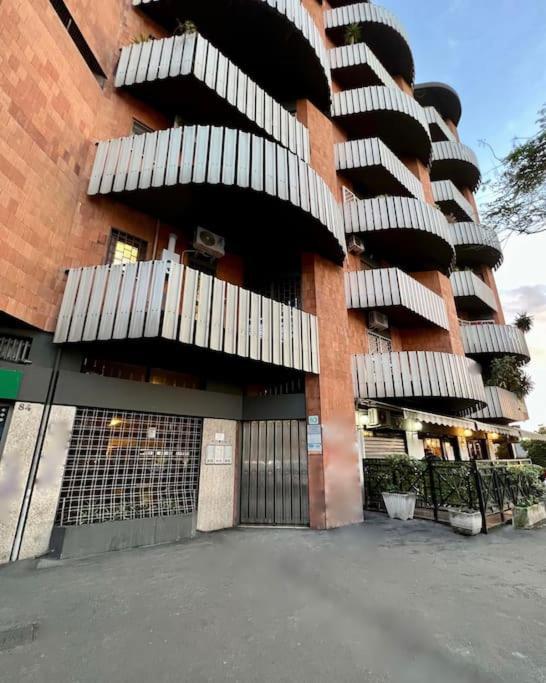 3 Fermate Dal Colosseo - Casa Vacanze Elena - 50 M Da Metro Garbatella Rome Luaran gambar