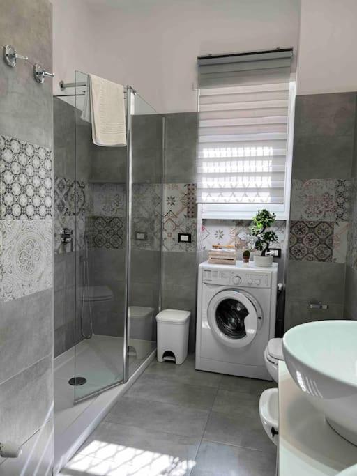 3 Fermate Dal Colosseo - Casa Vacanze Elena - 50 M Da Metro Garbatella Rome Luaran gambar
