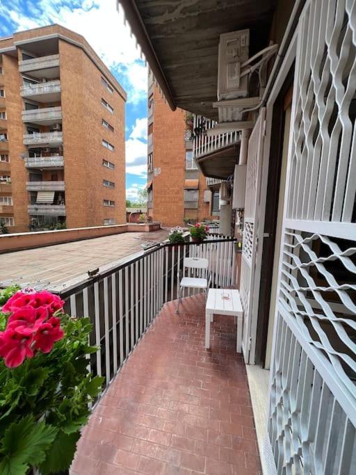 3 Fermate Dal Colosseo - Casa Vacanze Elena - 50 M Da Metro Garbatella Rome Luaran gambar