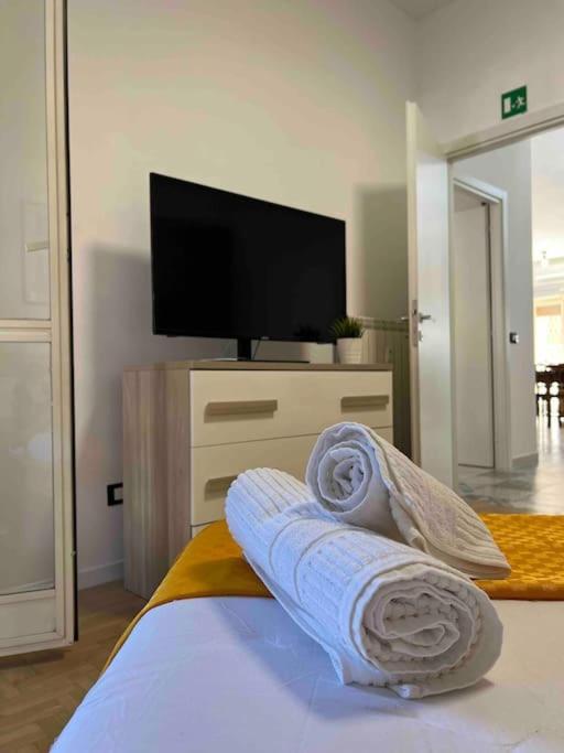 3 Fermate Dal Colosseo - Casa Vacanze Elena - 50 M Da Metro Garbatella Rome Luaran gambar